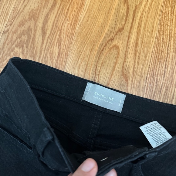 EVERLANE Black High Rise Skinny Jeans, Size 25 (US 2-4) - Picture 6 of 8